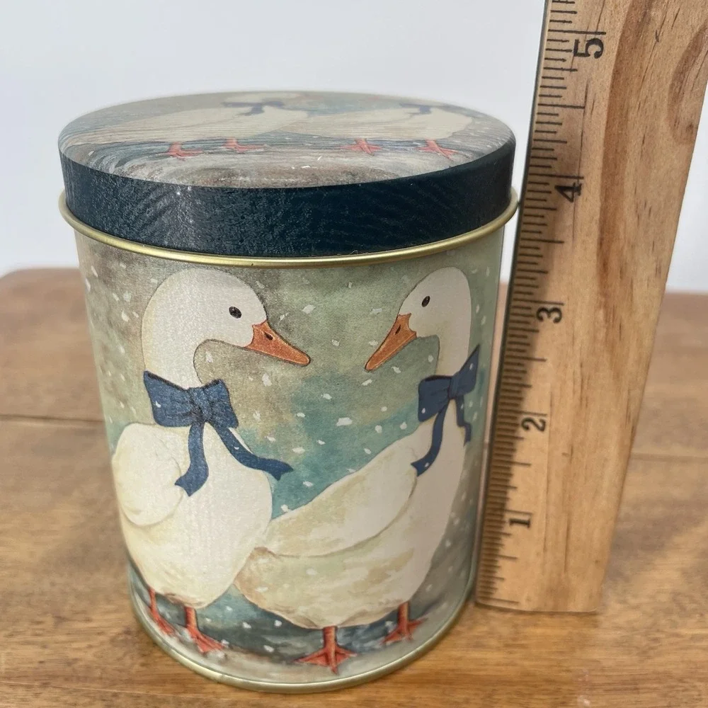 VTG 80s Country Winter Geese Round Covered Tin Blue Taiwan ROC 4